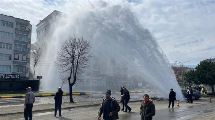 Trabzon'da ana su hattı patladı