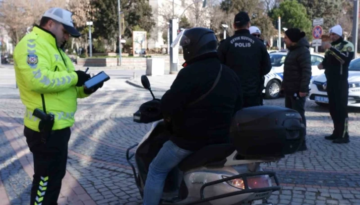 Trafiğe kapalı caddeye girenlere ceza yağmuru
