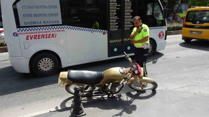 Trafik polisinden kaçamayınca motosikleti bırakıp kayıplara karıştılar
