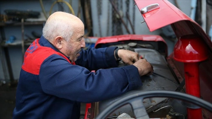 Traktör ustası mesleğini 56 yıldır titizlikle yapıyor