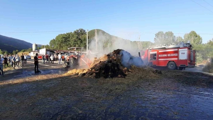 Traktörün römork kısmında yangın çıktı, 110 balya saman küle döndü
