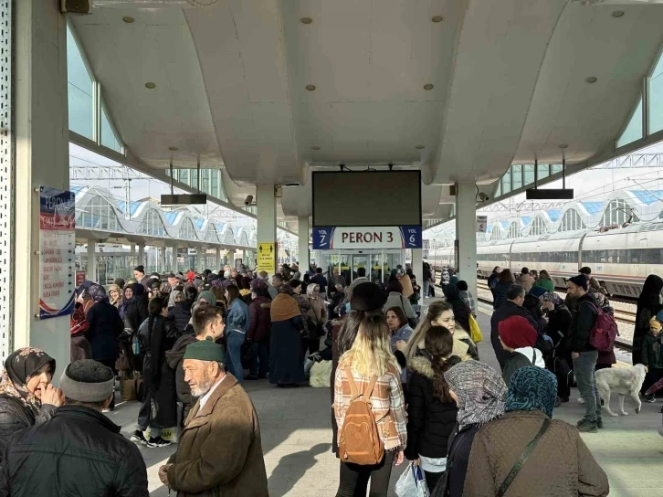 Tren garında ‘Yunus Emre’ kalabalığı
