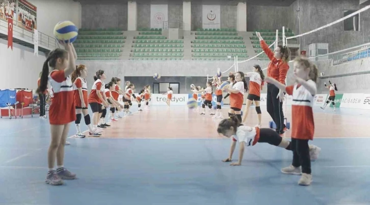 Trendyol, çadır kentlerde çocukları voleybolla buluşturacak
