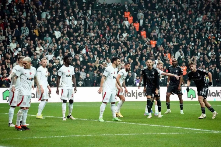 Trendyol Süper Lig: Beşiktaş: 0 - Galatasaray: 1 (İlk yarı)