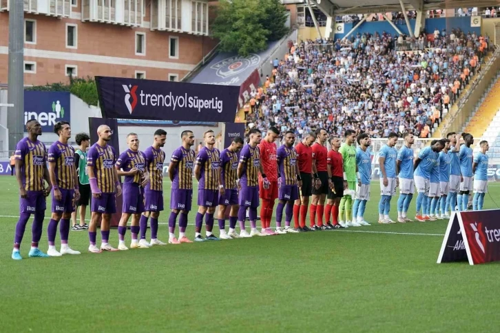 Trendyol Süper Lig: Eyüpspor: 0 - Trabzonspor: 0 (İlk yarı)
