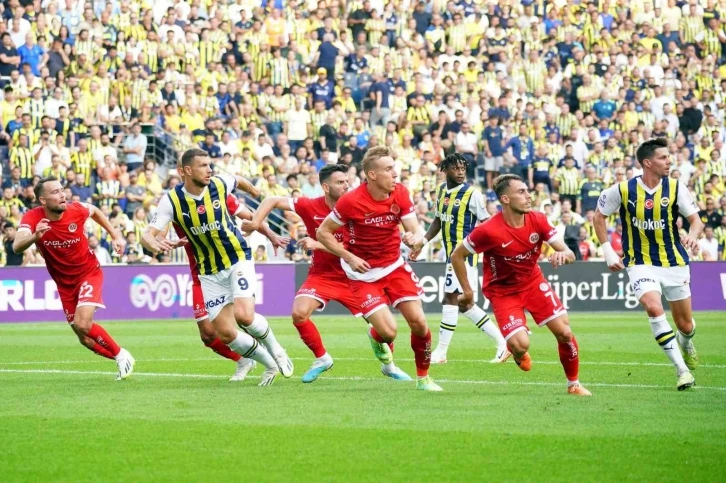 Trendyol Süper Lig: Fenerbahçe: 1 - Antalyaspor: 1 (İlk yarı)