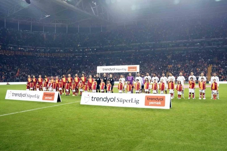 Trendyol Süper Lig: Galatasaray: 0 - Karagümrük: 0 (Maç devam ediyor)
