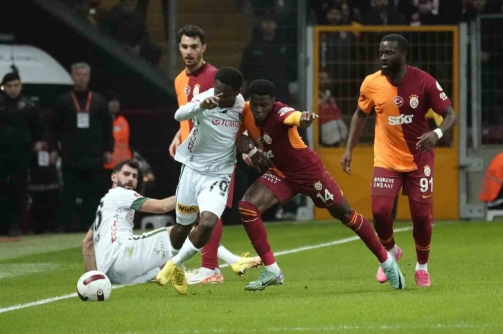 Trendyol Süper Lig: Galatasaray: 0 - Konyaspor: 0 (İlk yarı)