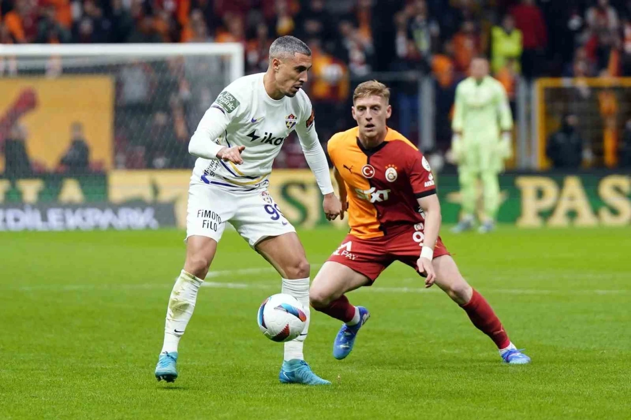 Trendyol Süper Lig: Galatasaray: 1 - Eyüpspor: 1 (İlk yarı)
