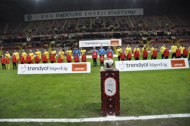 Trendyol Süper Lig: Kayserispor : 0 - İstanbulspor: 0 (İlk Yarı)
