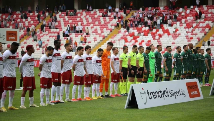 Trendyol Süper Lig: Sivasspor: 0 - Konyaspor: 0 (İlk yarı)
