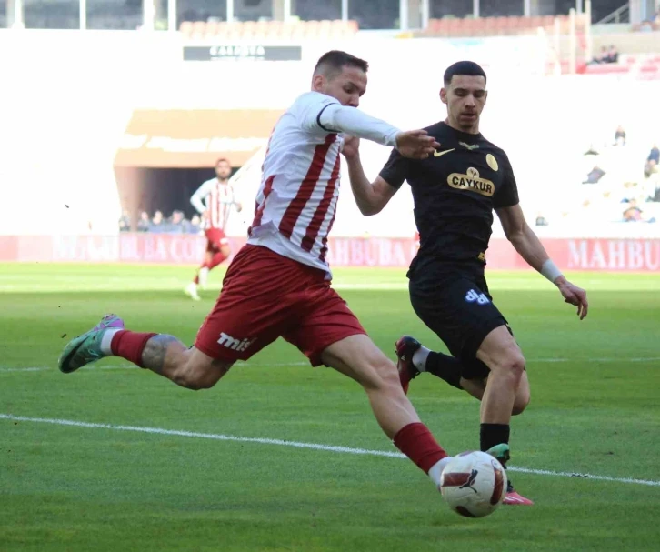 Trendyol Süper Lig: Sivasspor: 1 - Çaykur Rizespor: 0 (İlk yarı)
