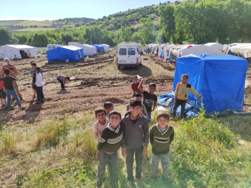 Bursa'da mevsimlik işçilerin çocukları...