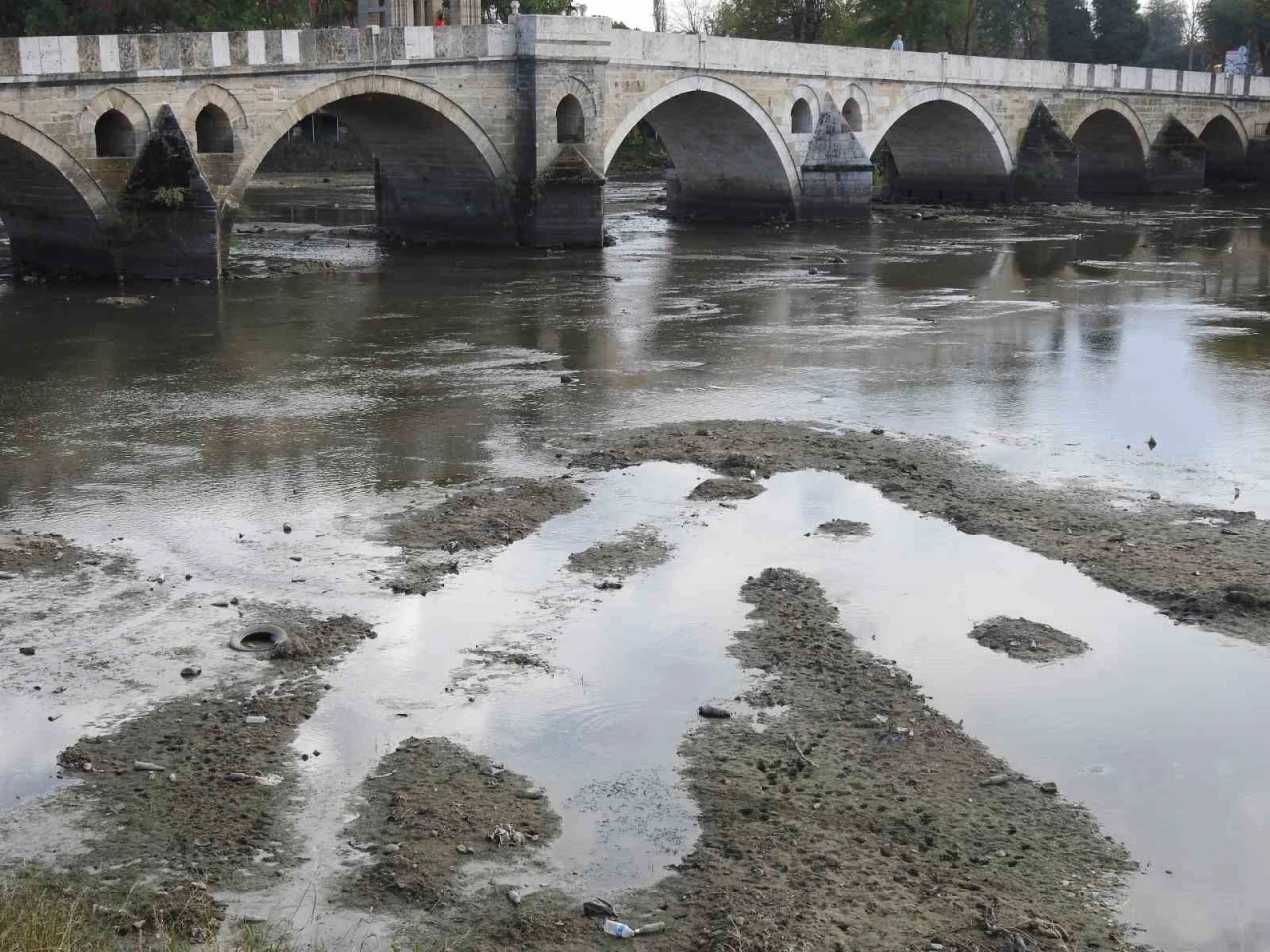 Tunca Nehri ’hurdalığa’ dönüştü
