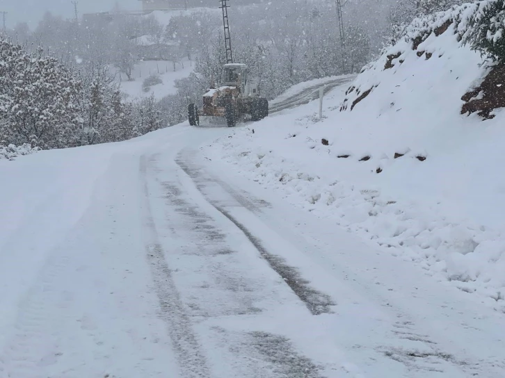 Tunceli’de kapalı bulunan 128 köy yolunda çalışma sürüyor
