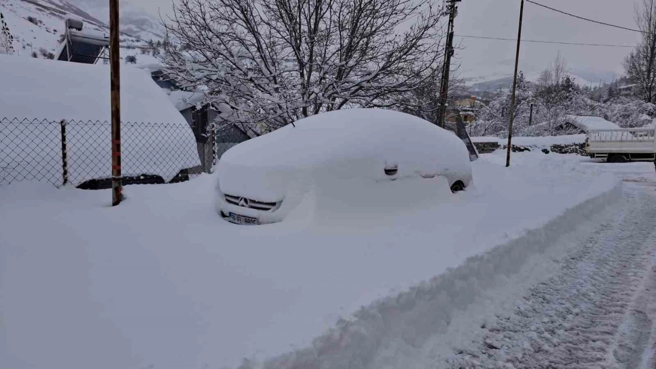 Tunceli’de kar esareti: 189 köy yolu ulaşıma kapandı
