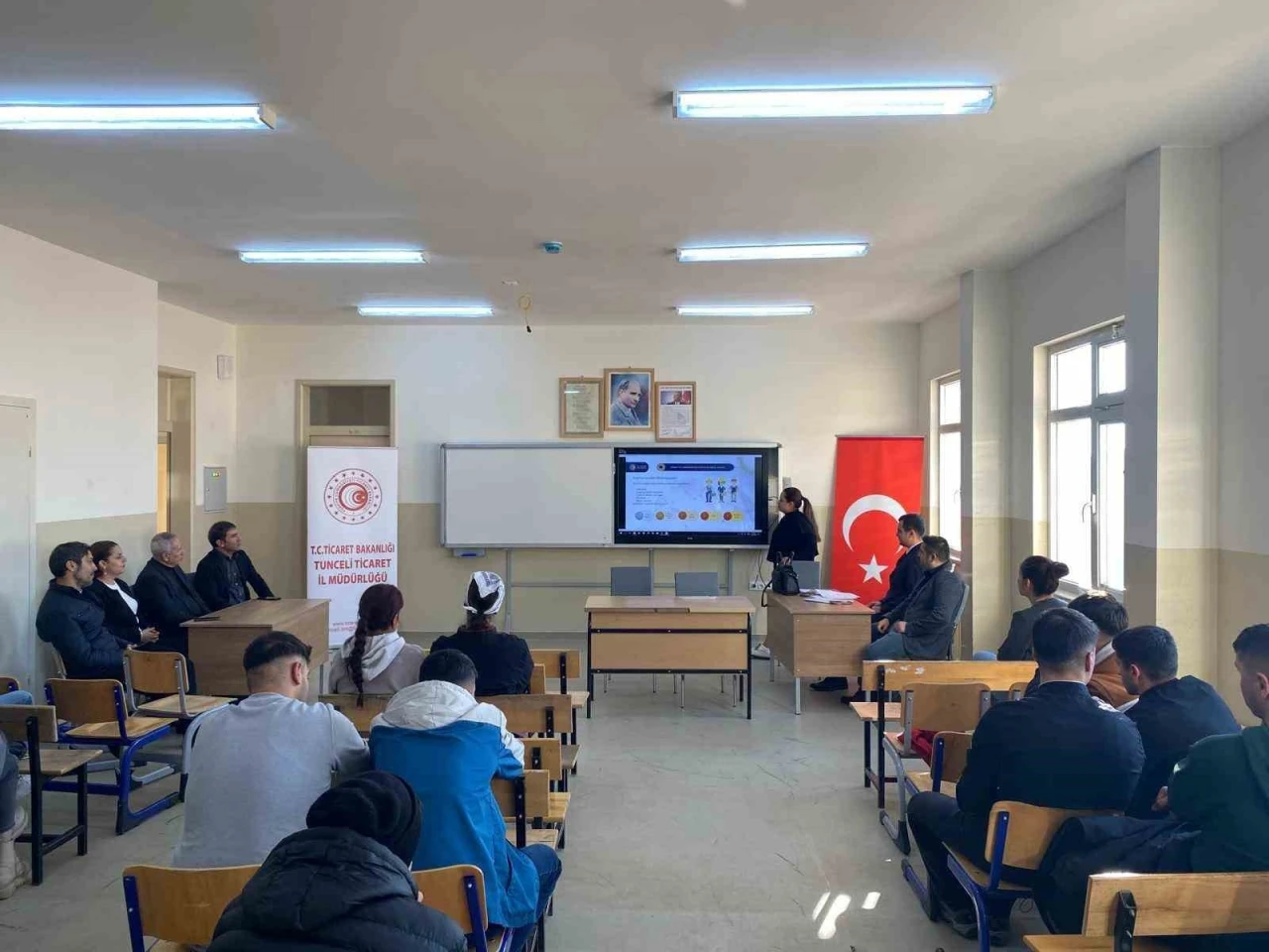 Tunceli’de liseli gençlere eğitim
