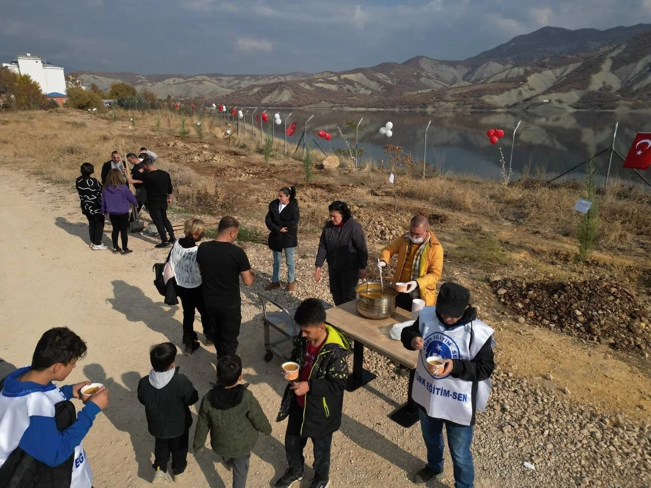 Tunceli’de şehit öğretmenler adına fidan dikildi
