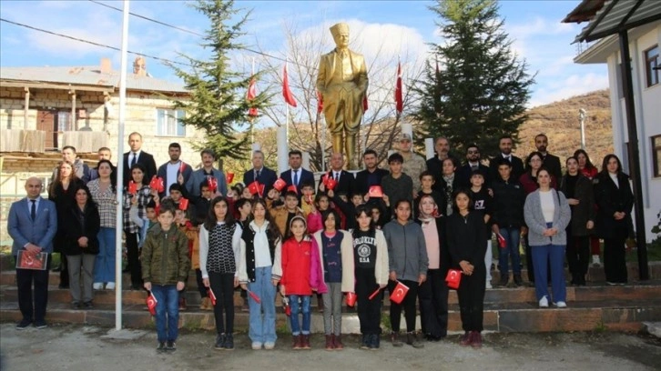 Tunceli'de PKK'lı teröristlerce okul lojmanında şehit edilen 6 öğretmen anıldı