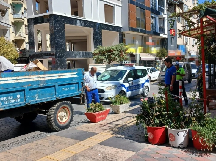 Turgutlu Zabıtasından kaldırım işgallerine sıkı denetim
