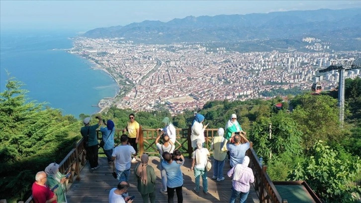 Turistler Boztepe'den manzara izlemeden Ordu'dan ayrılmıyor