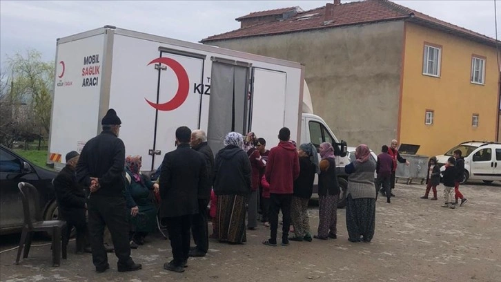 Türk Kızılay mobil sağlık aracı, Malatya'da depremzedelere sağlık hizmetini sürdürüyor