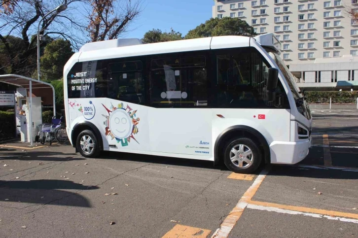 Türk markası elektrikli minibüs, Tokyo sokaklarında
