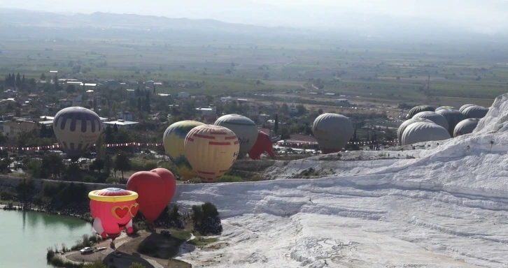 Türk Yıldızları, Pamukkale semalarında görsel şölen sundu
