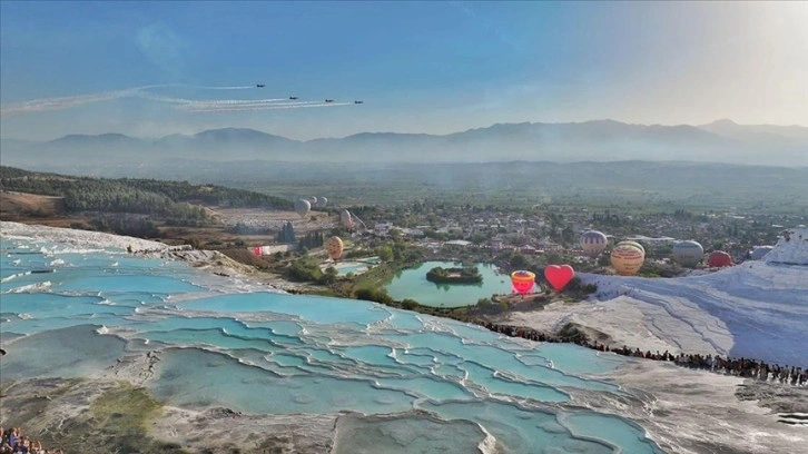 Türk Yıldızları, Pamukkale'de gösteri uçuşu yaptı