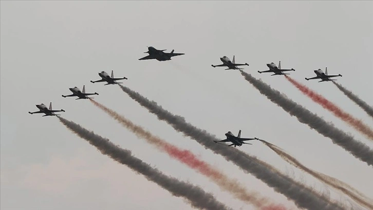 Türk Yıldızları, SOLOTÜRK ve Kızılelma'nın birlikte uçuşu 360 derece çekimle görüntülendi