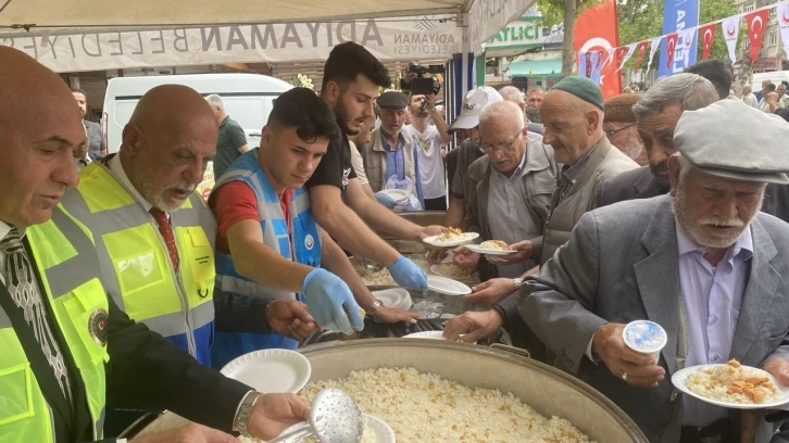 Türkçülük Günü’nde pilav dağıtıldı
