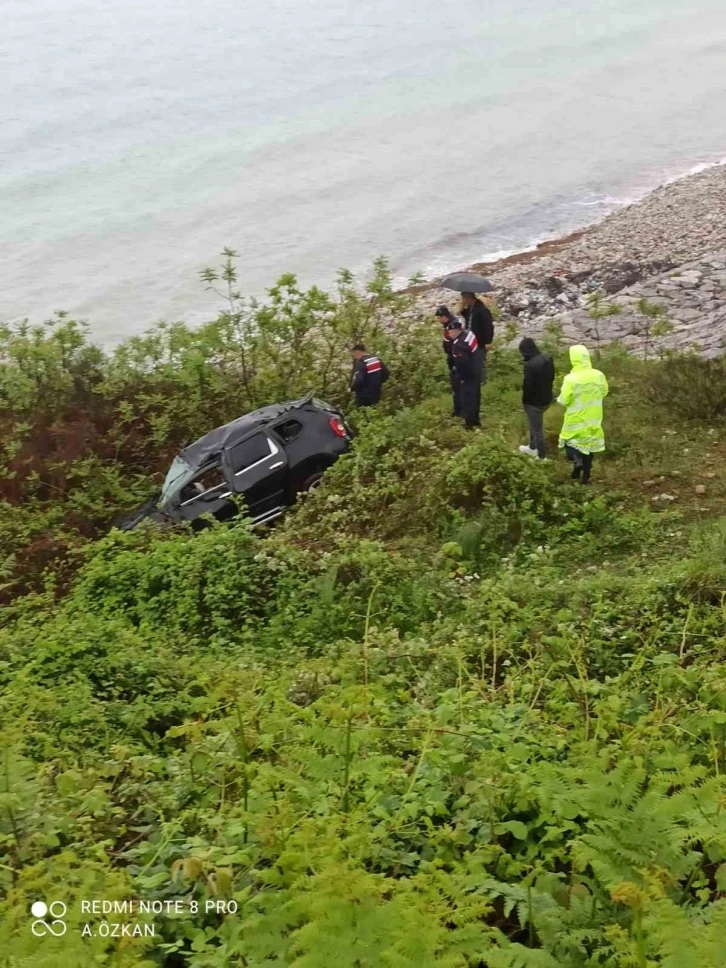 Türkeli’de otomobil şarampole yuvarlandı: 1 yaralı
