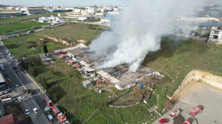 Tuzla’da boya fabrikasında yangın
