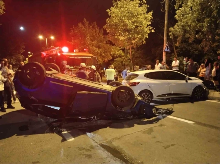 Tuzla’da kontrolden çıkan araç karşıdan gelen otomobile çarpıp takla attı: 1’i ağır 3 yaralı
