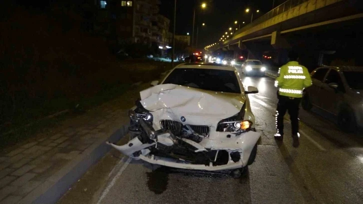 ’U’ dönüşü yapan otomobile arkadan çarptı:3 yaralı
