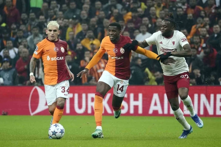 UEFA Şampiyonlar Ligi: Galatasaray: 1 - Manchester United: 2 (İlk yarı)