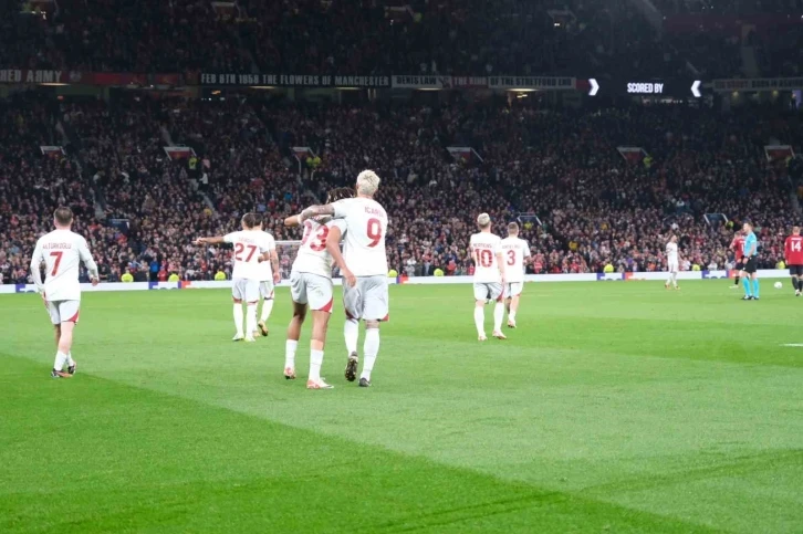 UEFA Şampiyonlar Ligi'nde Galatasaray Manchester Unite'i 3 -2  yendi