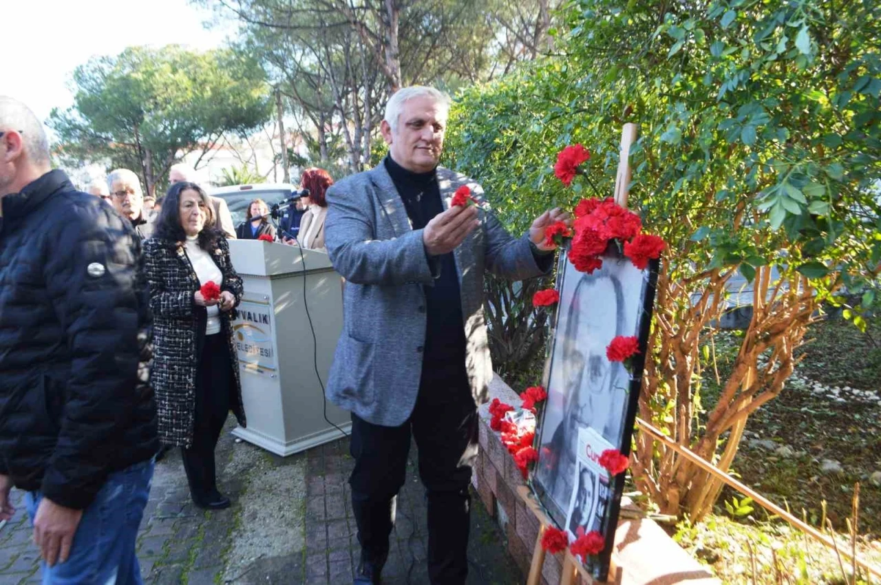 Uğur Mumcu vefatının 32. yılında Ayvalık’taki evi önünde anıldı
