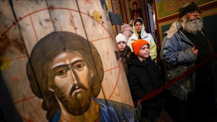 Ukrayna'da mühimmat kutularından yapılan ikonalar satışa çıkarıldı