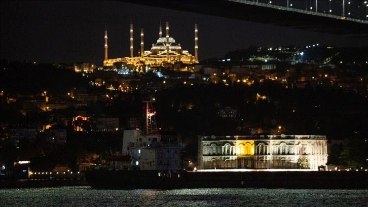 Ukrayna'dan gelen tahıl gemisi İstanbul Boğazı'ndan geçti