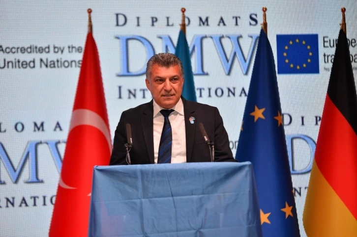 Uluslararası Diplomatlar Birliği Başkanı Bozçelik güven tazeledi
