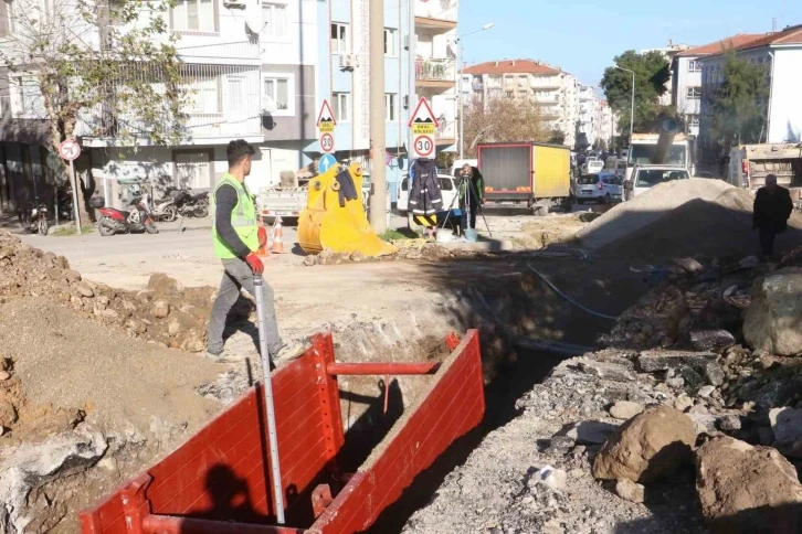 Ulutepe Caddesi’nin yağmur suyu hattında ilk kazma vuruldu
