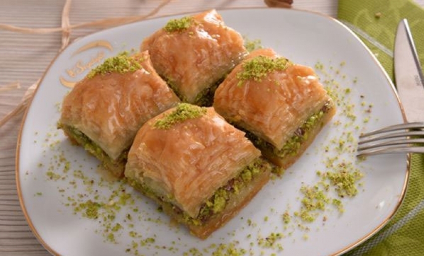 Ünlü baklavacı tahliye edildi