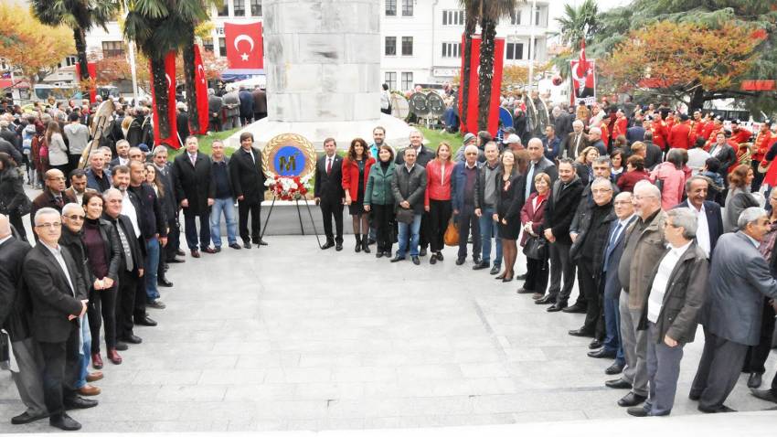 BSMMMO üyeleri Atatürk Anıtı’na çelenk sundu