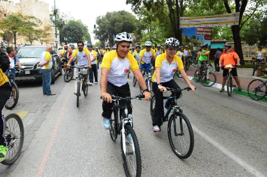 Pedallar  “barış”  için çevrildi