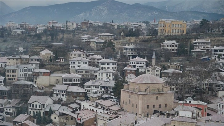 UNESCO kenti Safranbolu'nun tarihi yapıları karla kaplandı