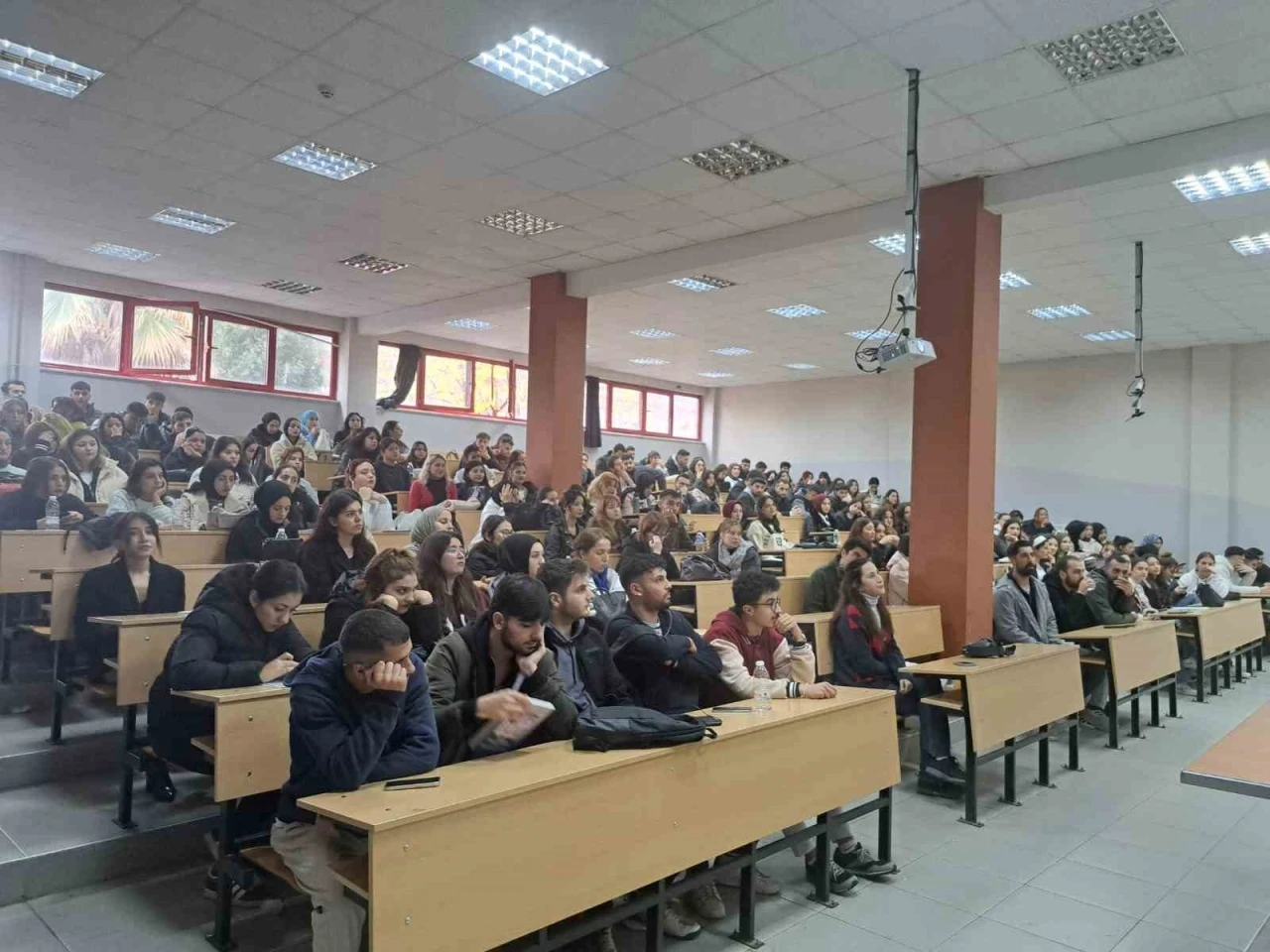 Üniversite öğrencilerine “Eş Seçimi ve Evlilik” semineri
