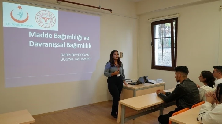 Üniversiteye yeni başlayan öğrencilere "Müptelayla Mücadele Semineri" verildi
