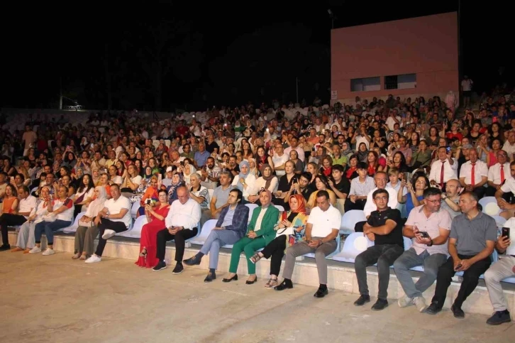 Ünlü Halk Müzisyeni Bedia Akartürk, Denizlililere unutulmaz gece yaşattı
