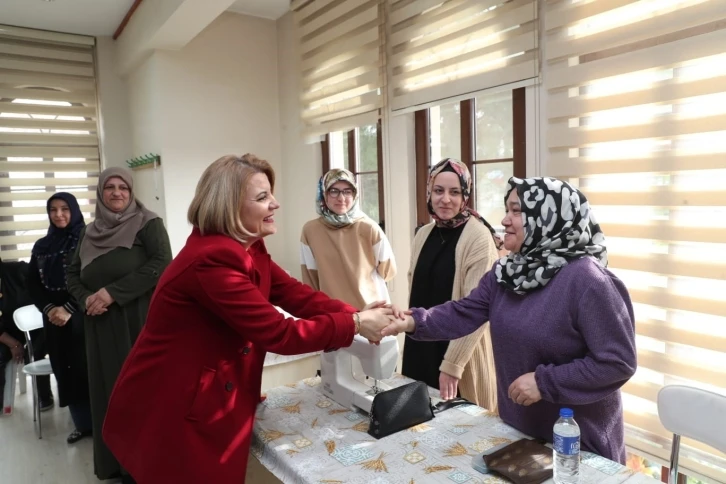 Üreten kadınların adresi: "İZMEK"
